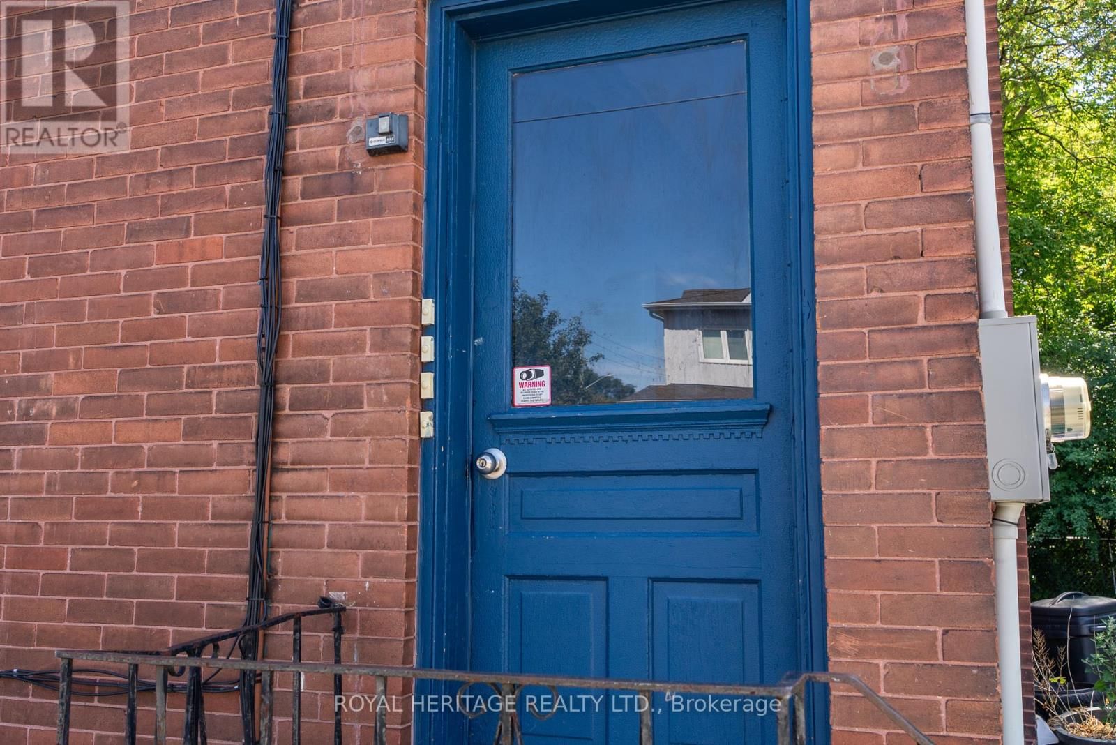 394 CENTRE STREET SOUTH Image 6