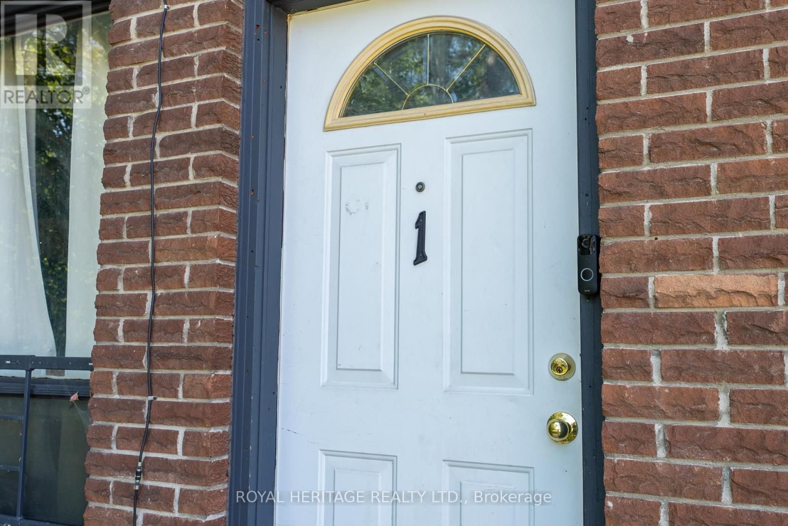 394 CENTRE STREET SOUTH Image 8