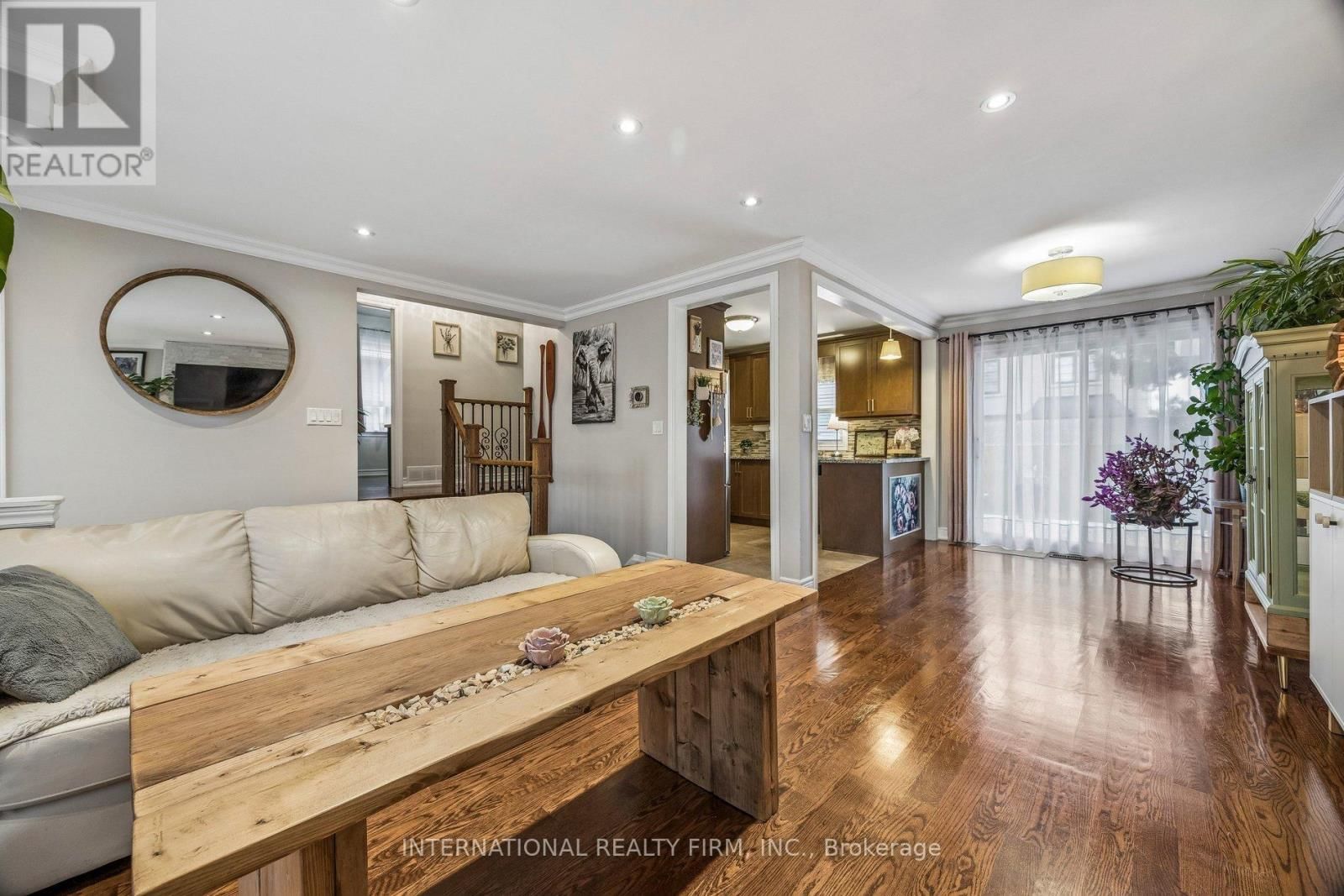 48 HOLFORD CRESCENT Image 10