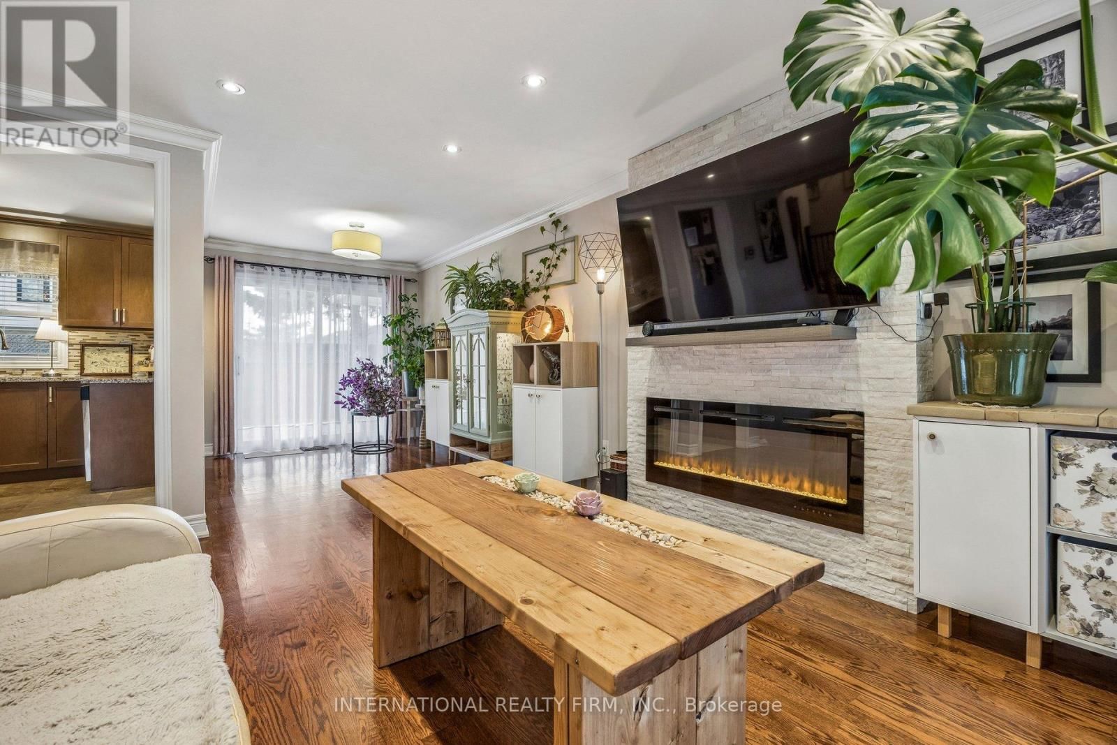 48 HOLFORD CRESCENT Image 11