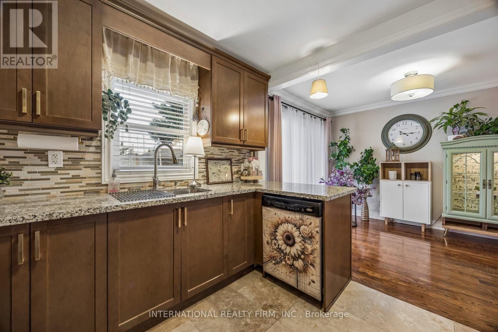 48 HOLFORD CRESCENT Image 17