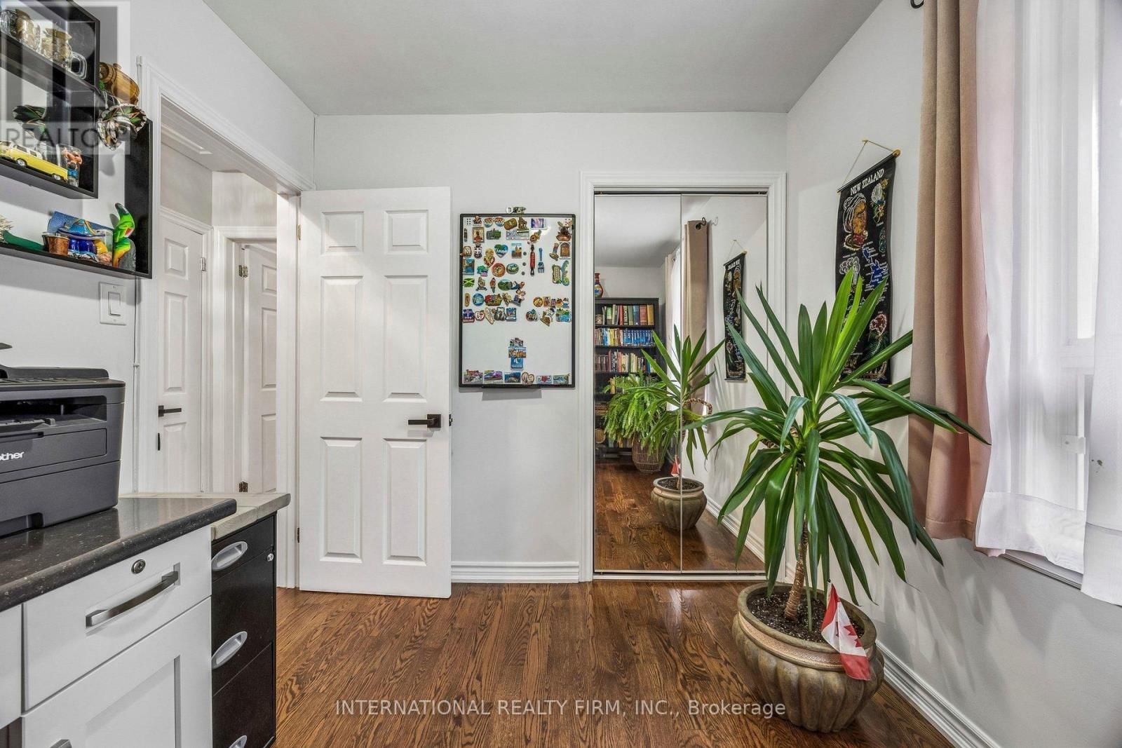 48 HOLFORD CRESCENT Image 20