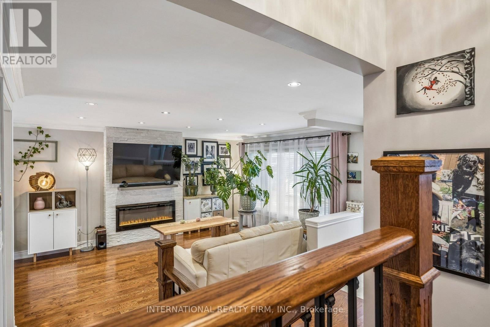 48 HOLFORD CRESCENT Image 21