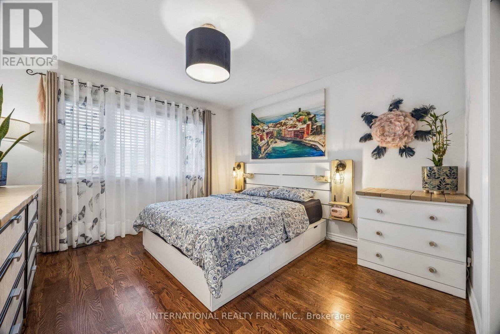 48 HOLFORD CRESCENT Image 22