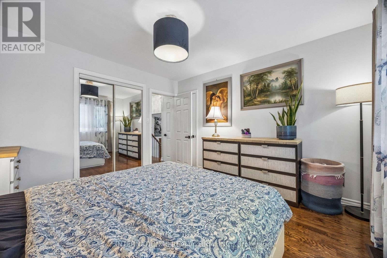 48 HOLFORD CRESCENT Image 24