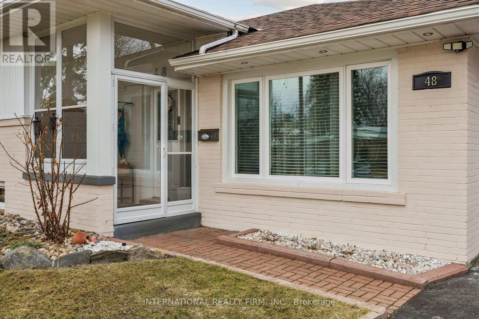 48 HOLFORD CRESCENT Image 3