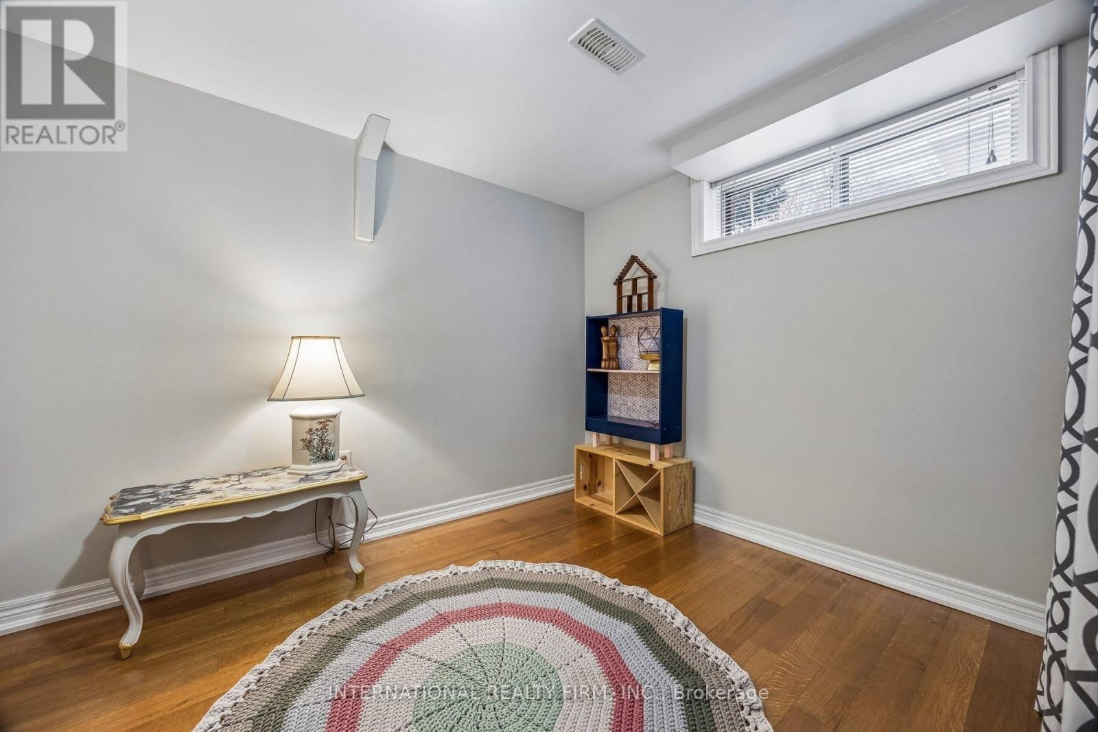 48 HOLFORD CRESCENT Image 31