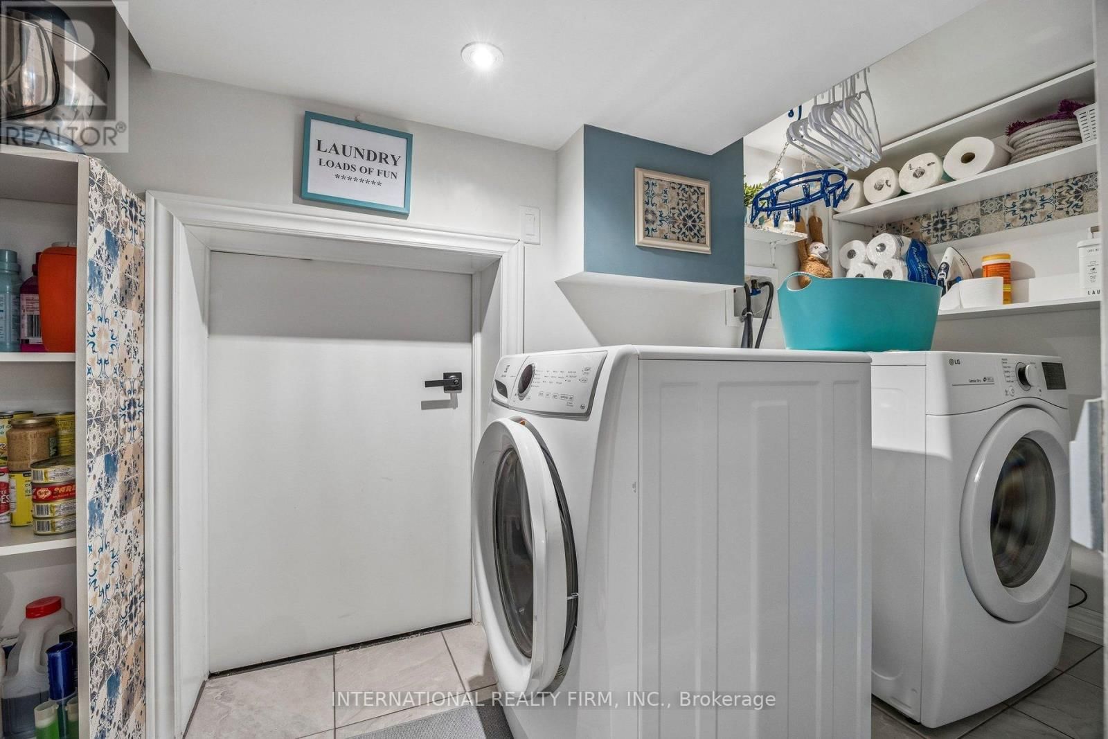 48 HOLFORD CRESCENT Image 36