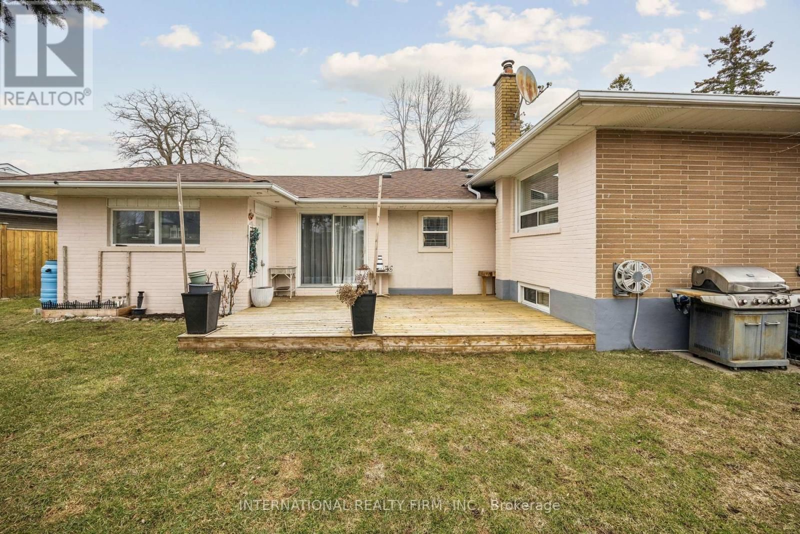 48 HOLFORD CRESCENT Image 37