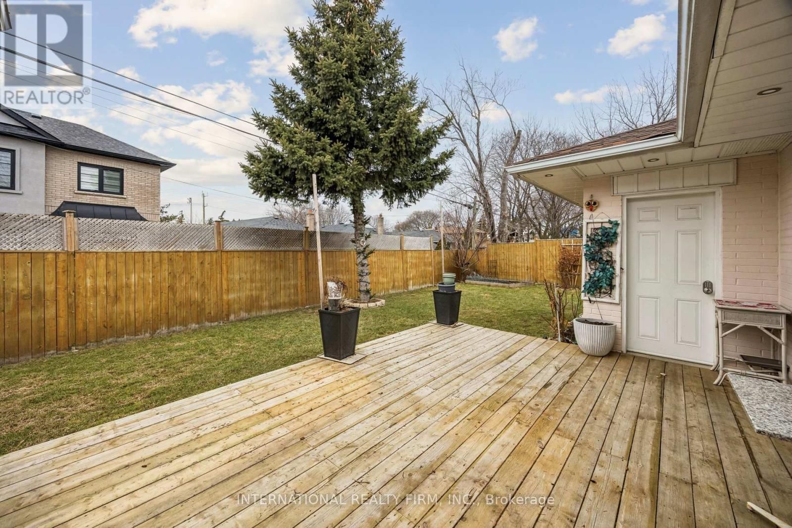 48 HOLFORD CRESCENT Image 38