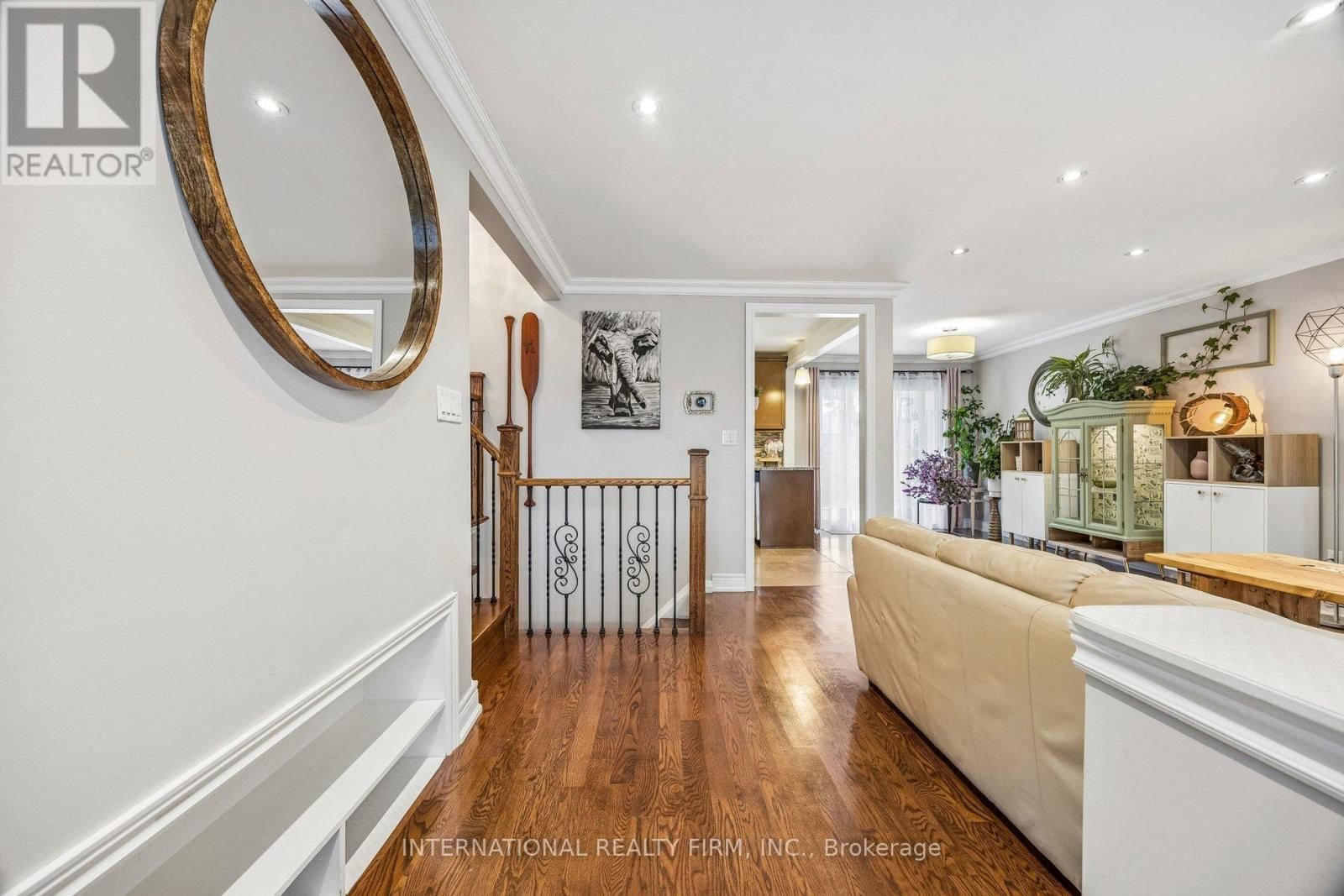 48 HOLFORD CRESCENT Image 4