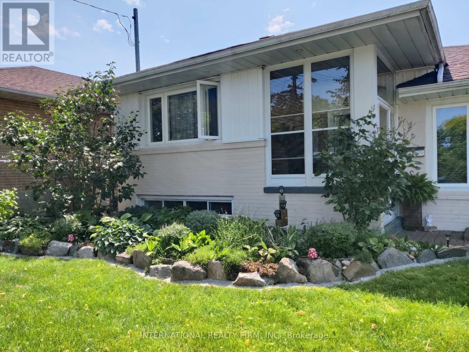 48 HOLFORD CRESCENT Image 42