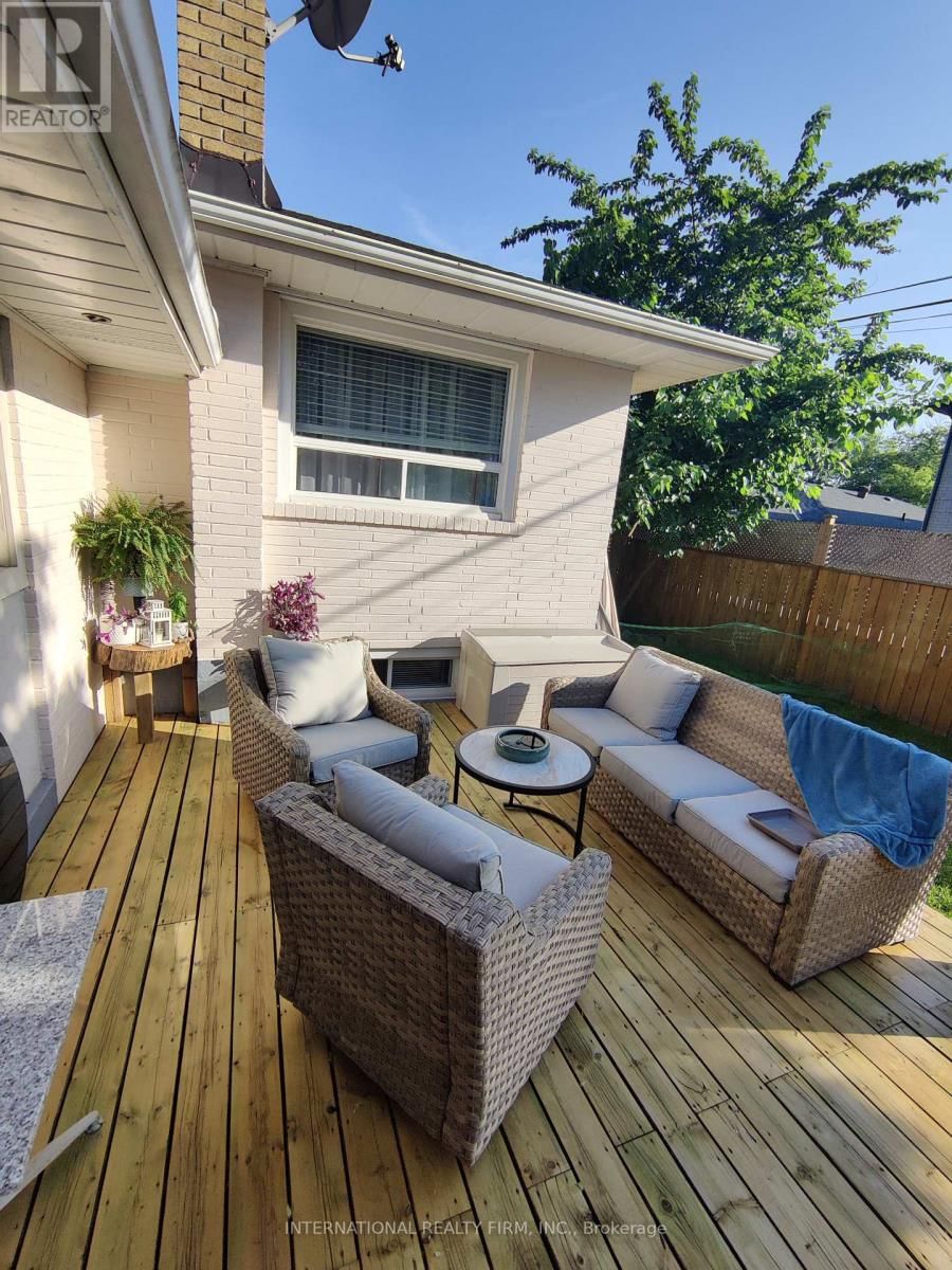 48 HOLFORD CRESCENT Image 43