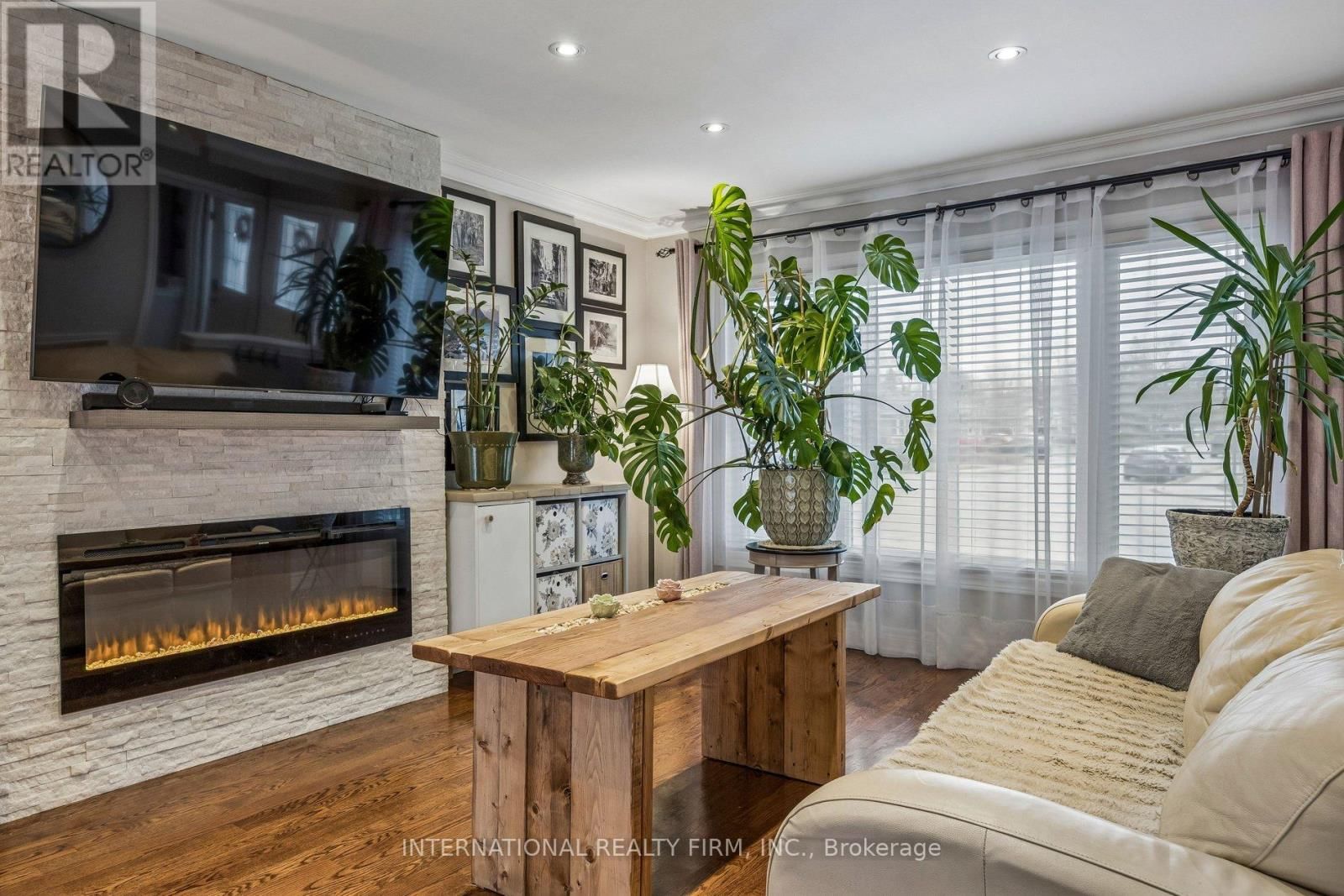 48 HOLFORD CRESCENT Image 7