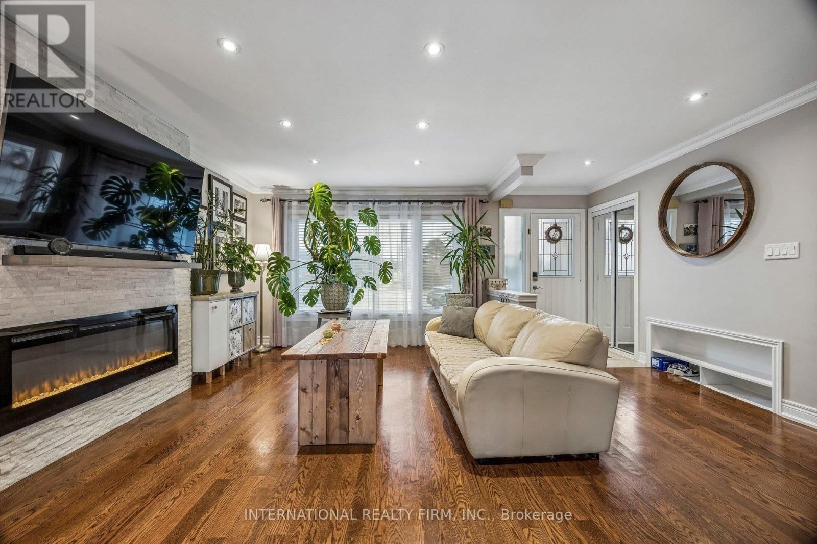 48 HOLFORD CRESCENT Image 8