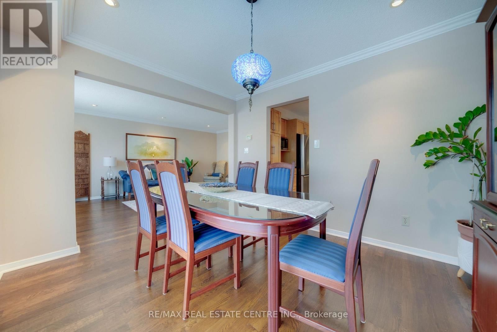 37 STATESMAN SQUARE Image 11