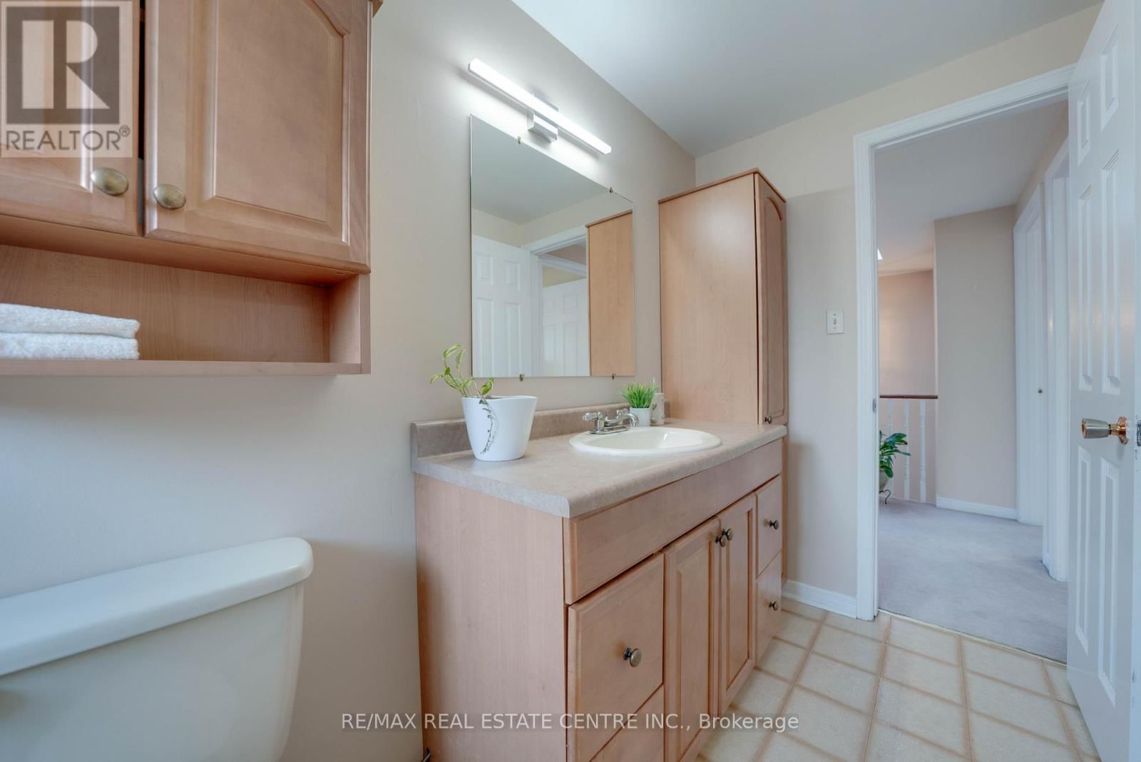 37 STATESMAN SQUARE Image 29