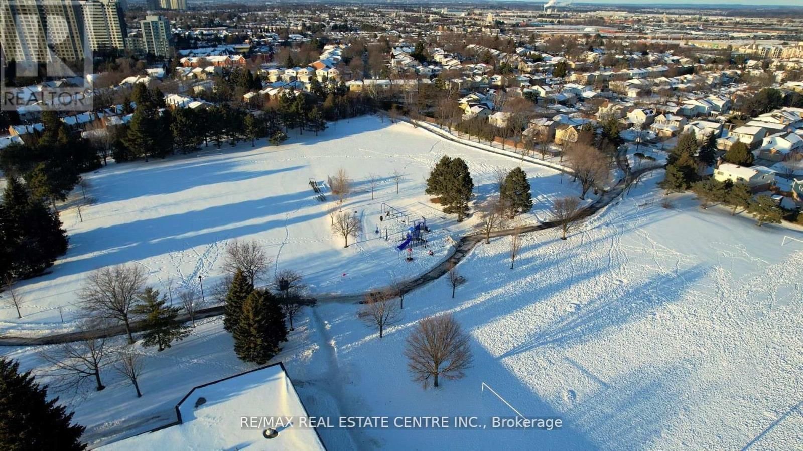 37 STATESMAN SQUARE Image 43