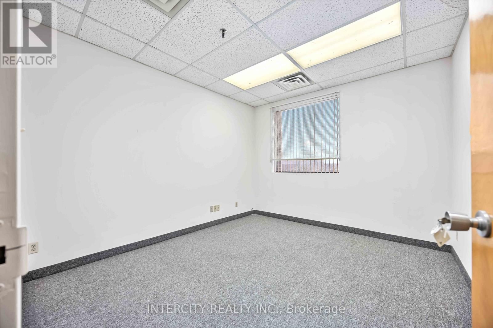 65 MELFORD DRIVE Image 15