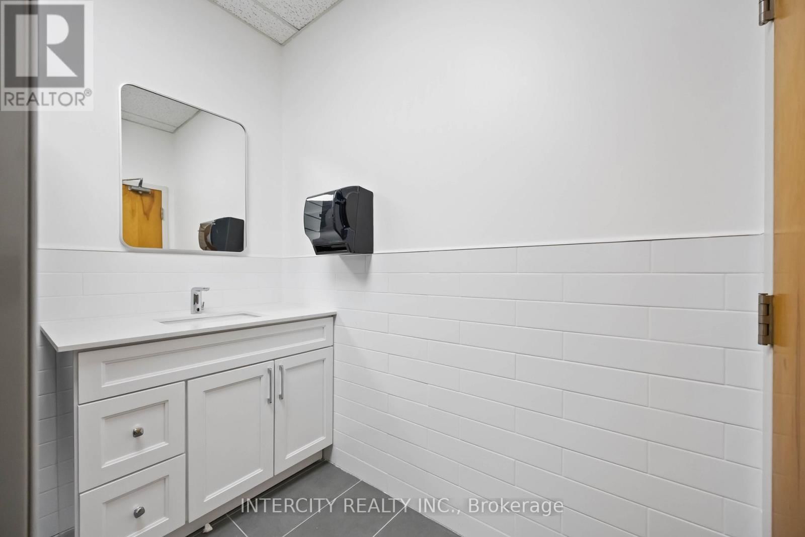 Unit A/B - 65 MELFORD DRIVE Image 40