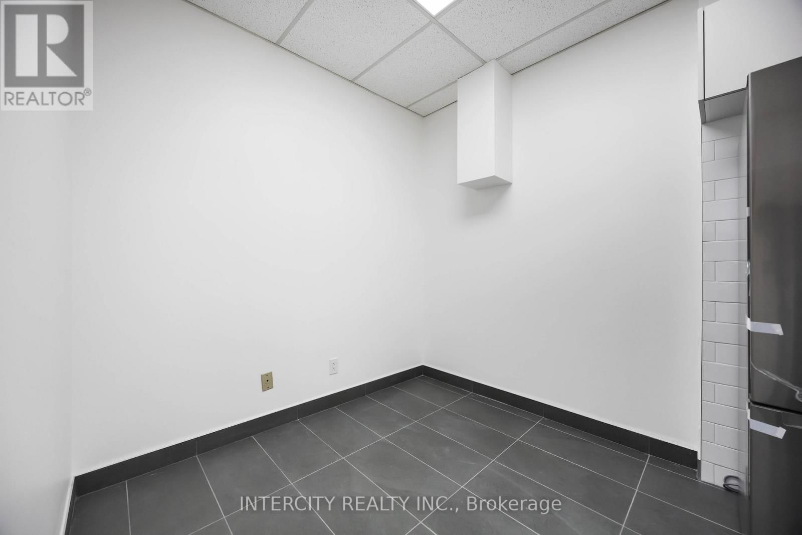 Unit A/B - 65 MELFORD DRIVE Image 7