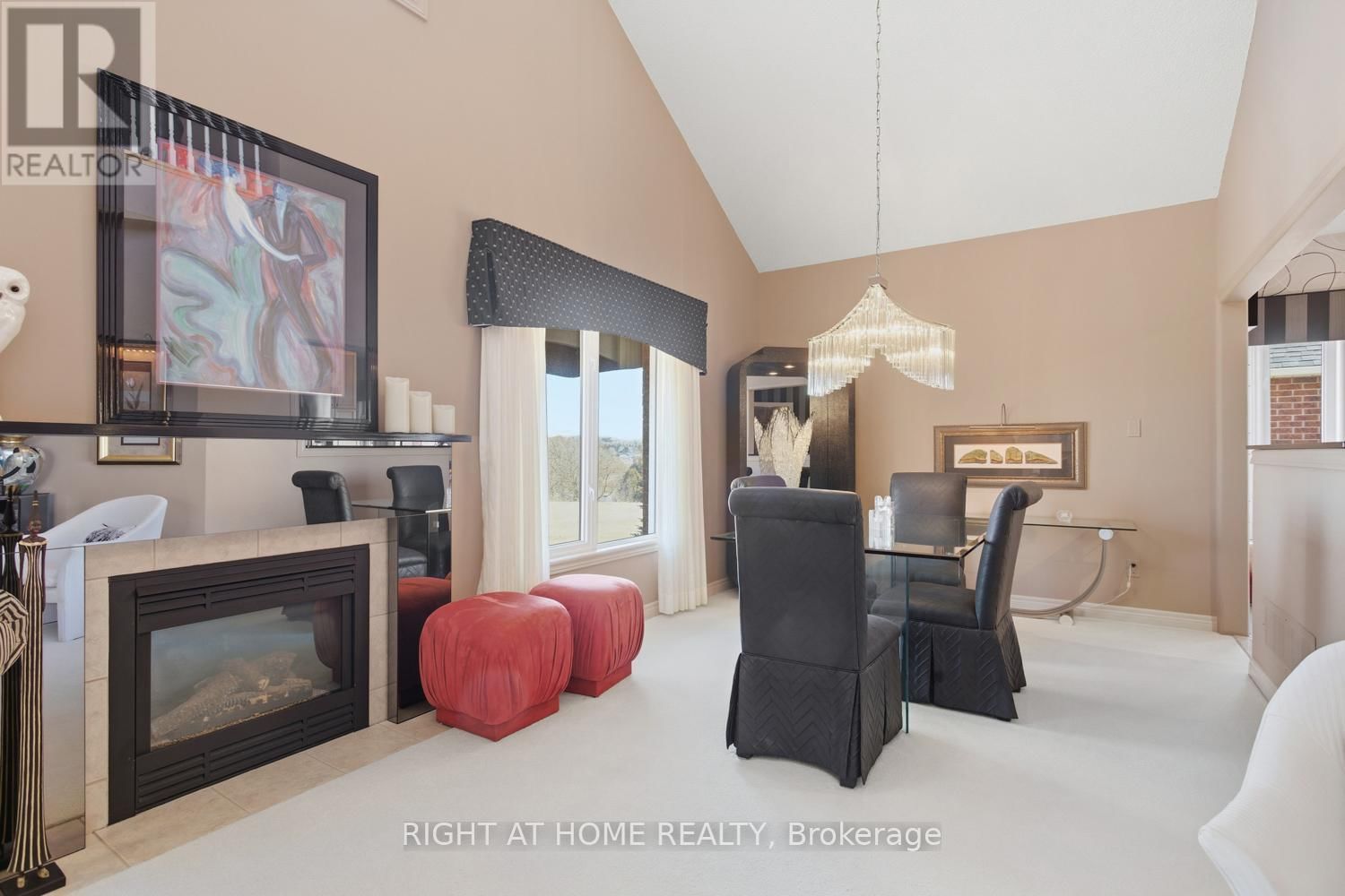 303 WATERBURY CRESCENT Image 17