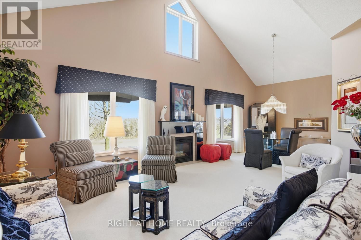 303 WATERBURY CRESCENT Image 18