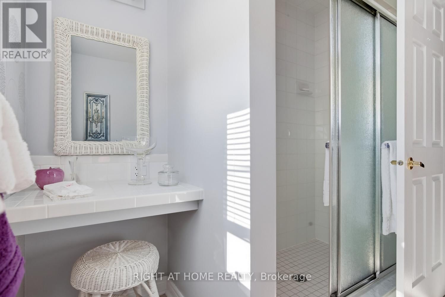 303 WATERBURY CRESCENT Image 33