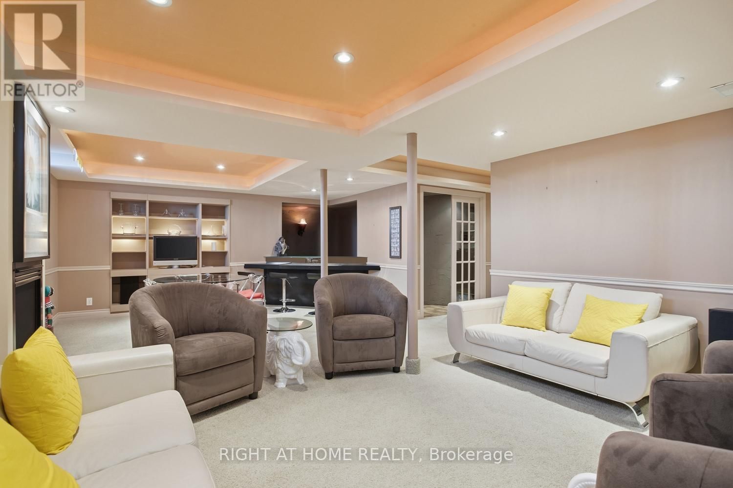 303 WATERBURY CRESCENT Image 38