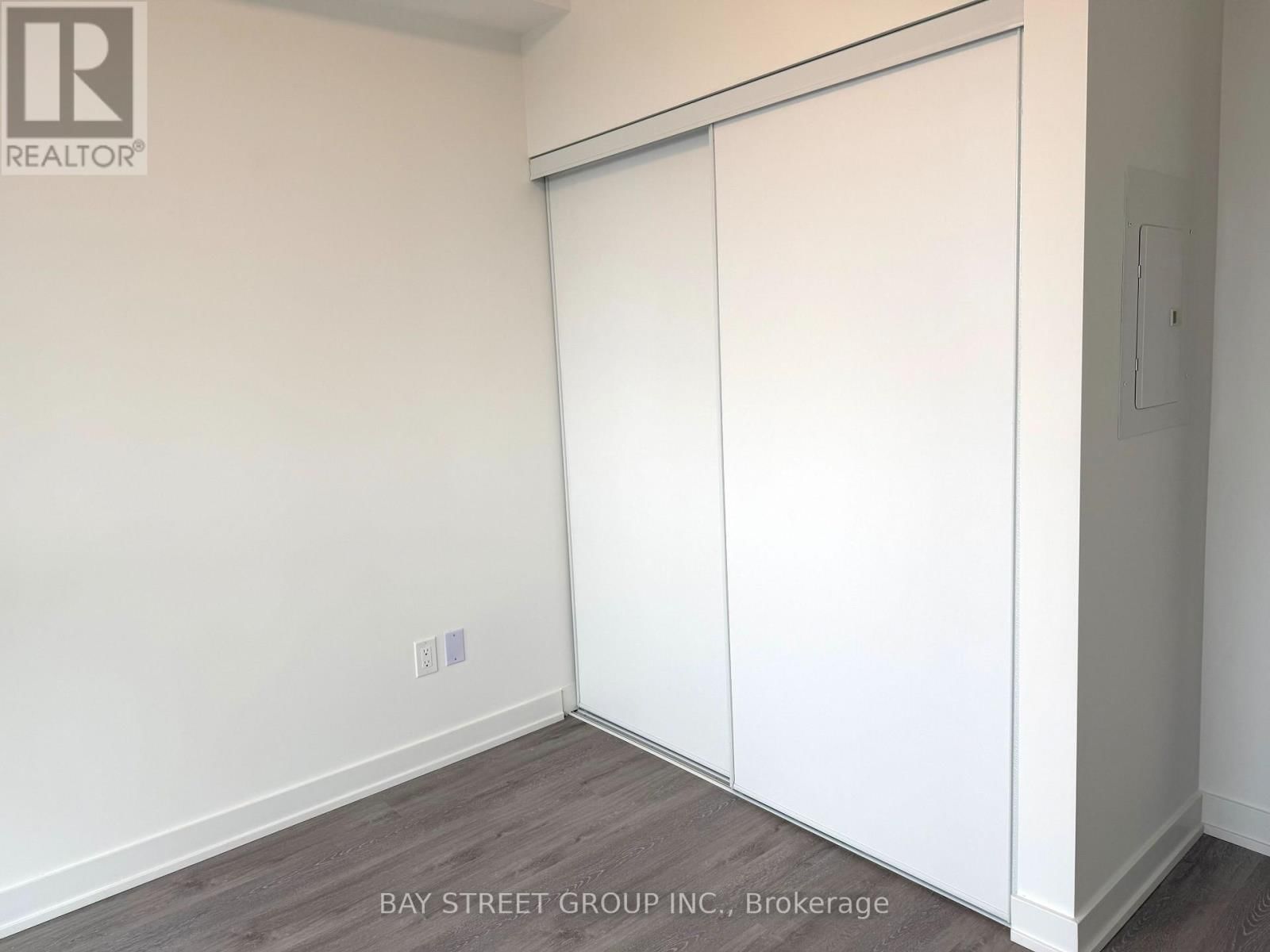 211 - 1010 SANDY BEACH ROAD Image 12