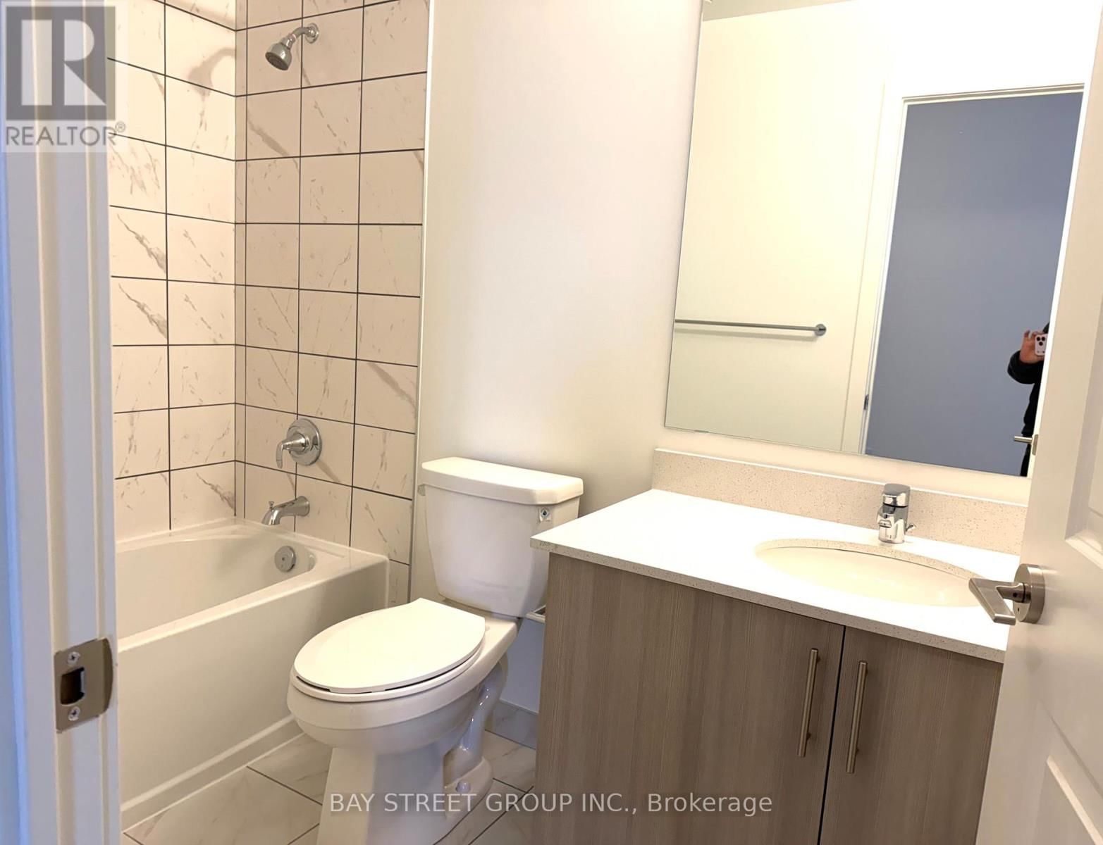 211 - 1010 SANDY BEACH ROAD Image 14