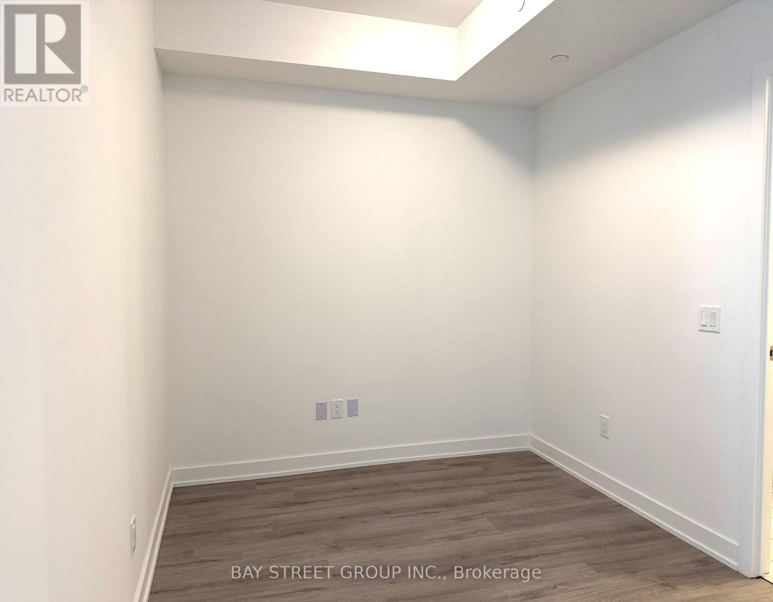 211 - 1010 SANDY BEACH ROAD Image 16