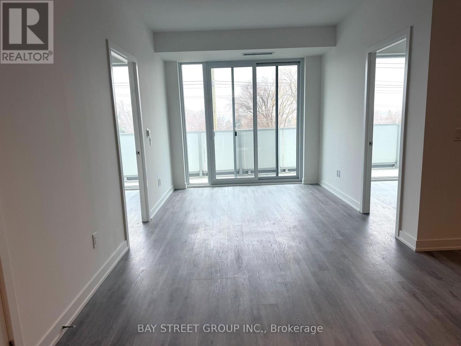 211 - 1010 SANDY BEACH ROAD Image 4