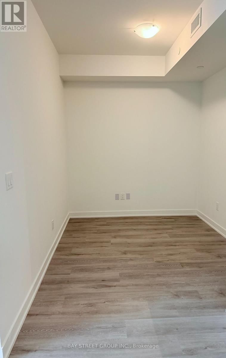 211 - 1010 SANDY BEACH ROAD Image 6