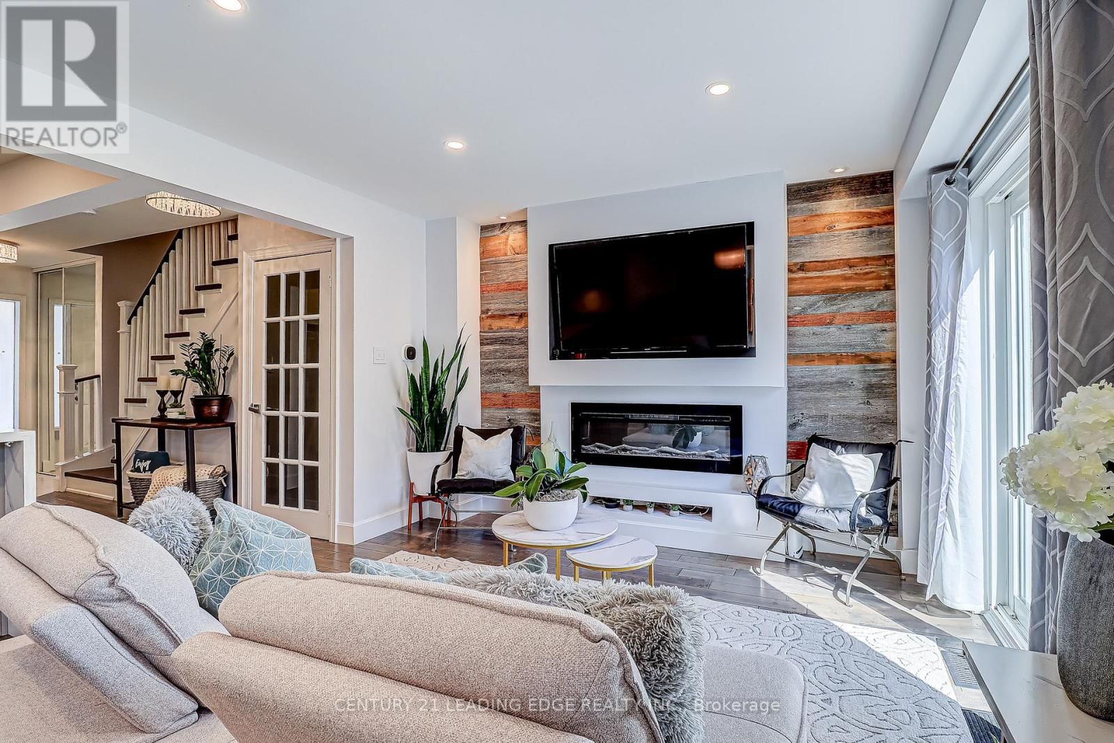 9 CARD STREET Image 13