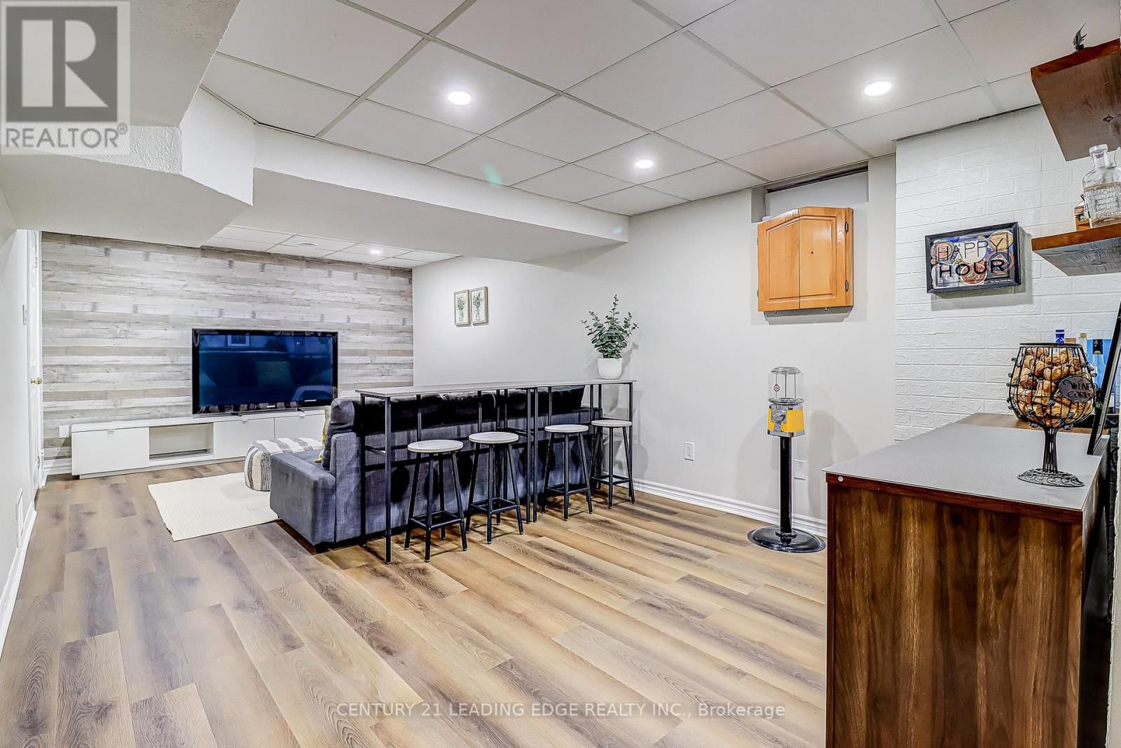 9 CARD STREET Image 33