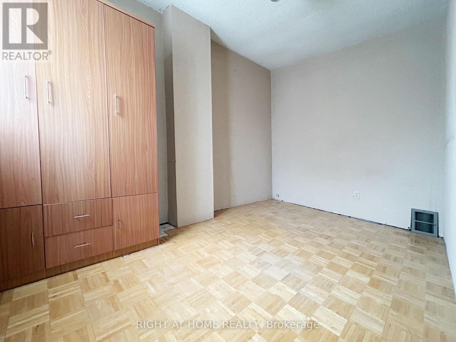 1313 GERRARD STREET Image 11