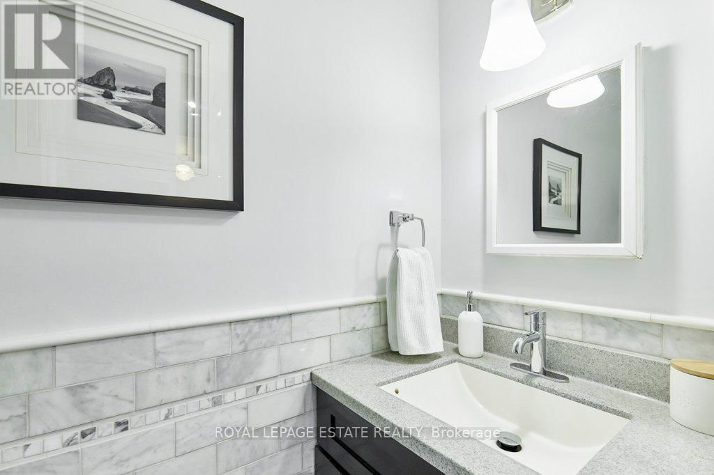 15 SQUIRES AVENUE Image 13