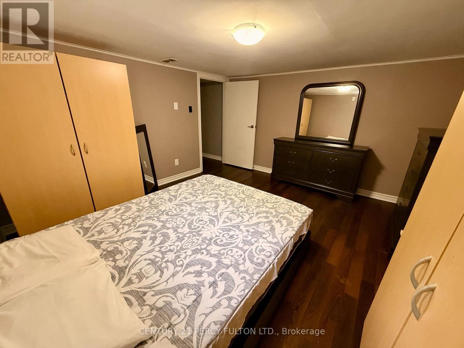 17 MAYWOOD PARK Image 11