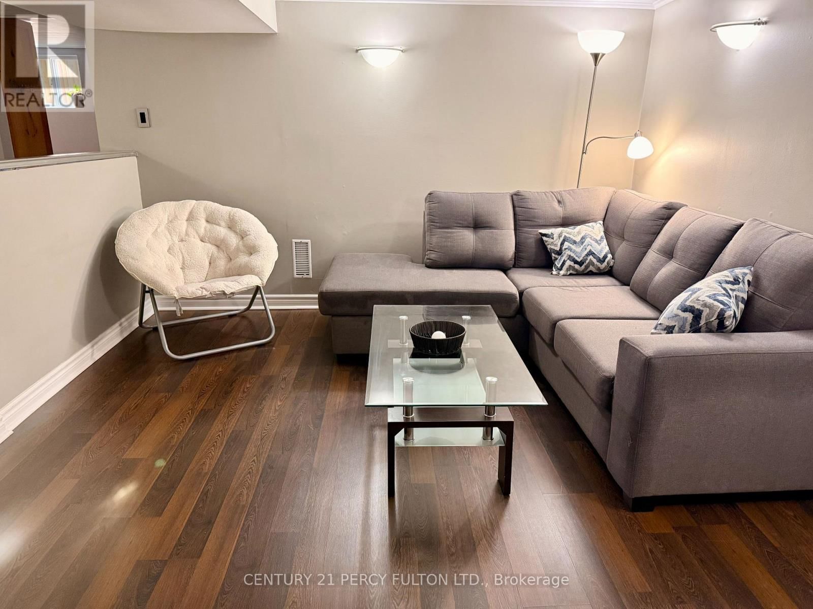 17 MAYWOOD PARK Image 5