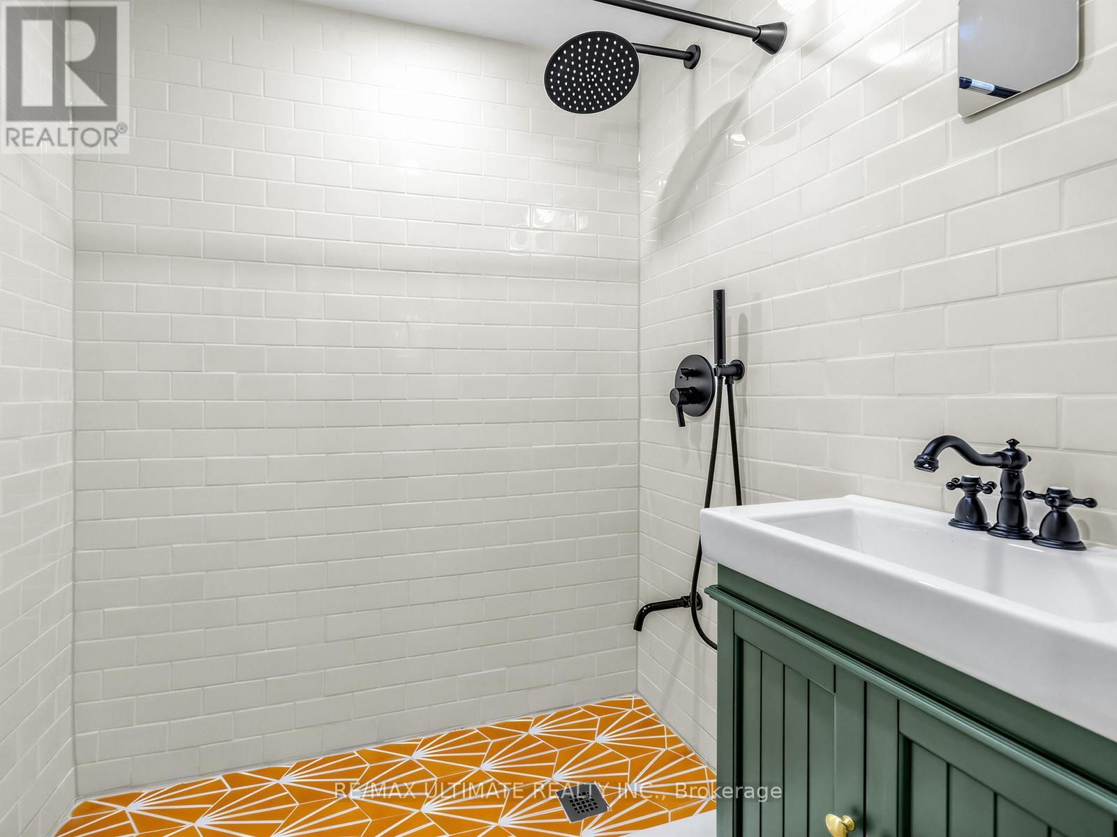 18 BLANTYRE AVENUE Image 36