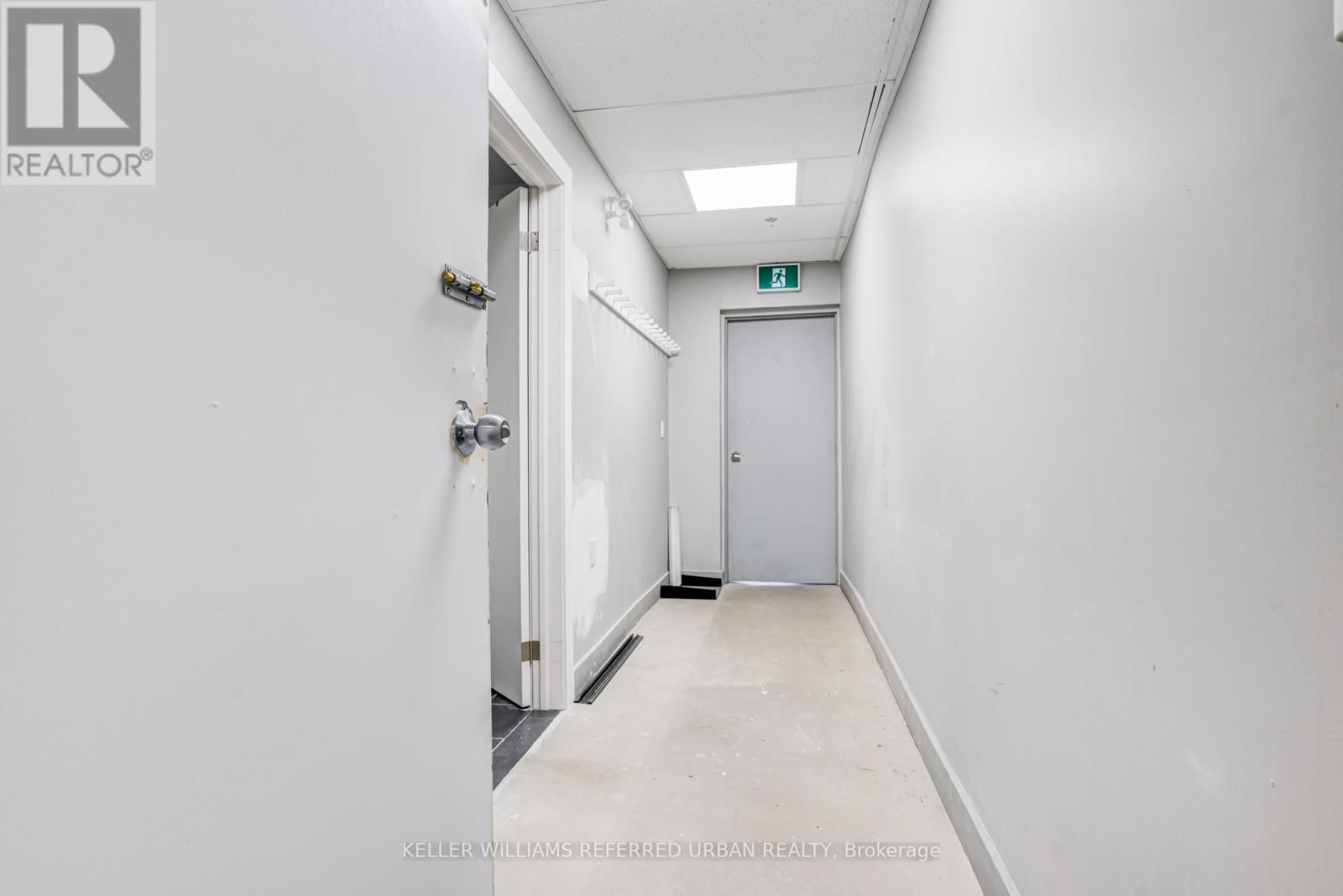 706 PAPE AVENUE Image 22