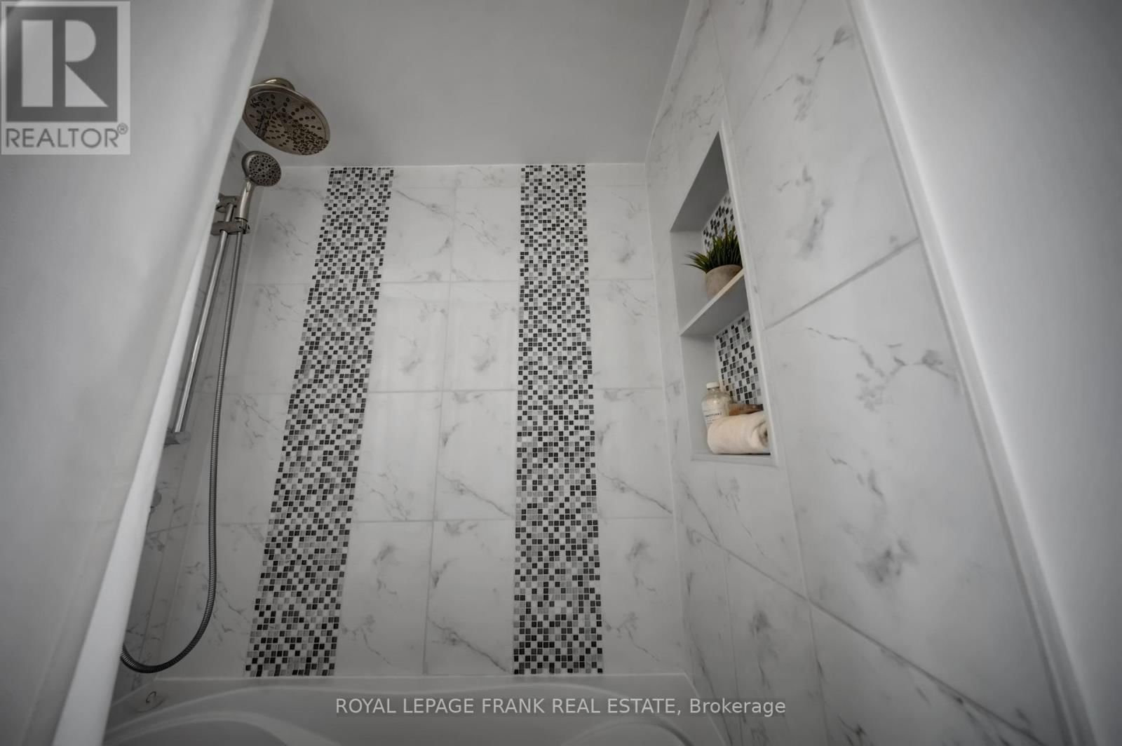 590 TALBOT COURT Image 11