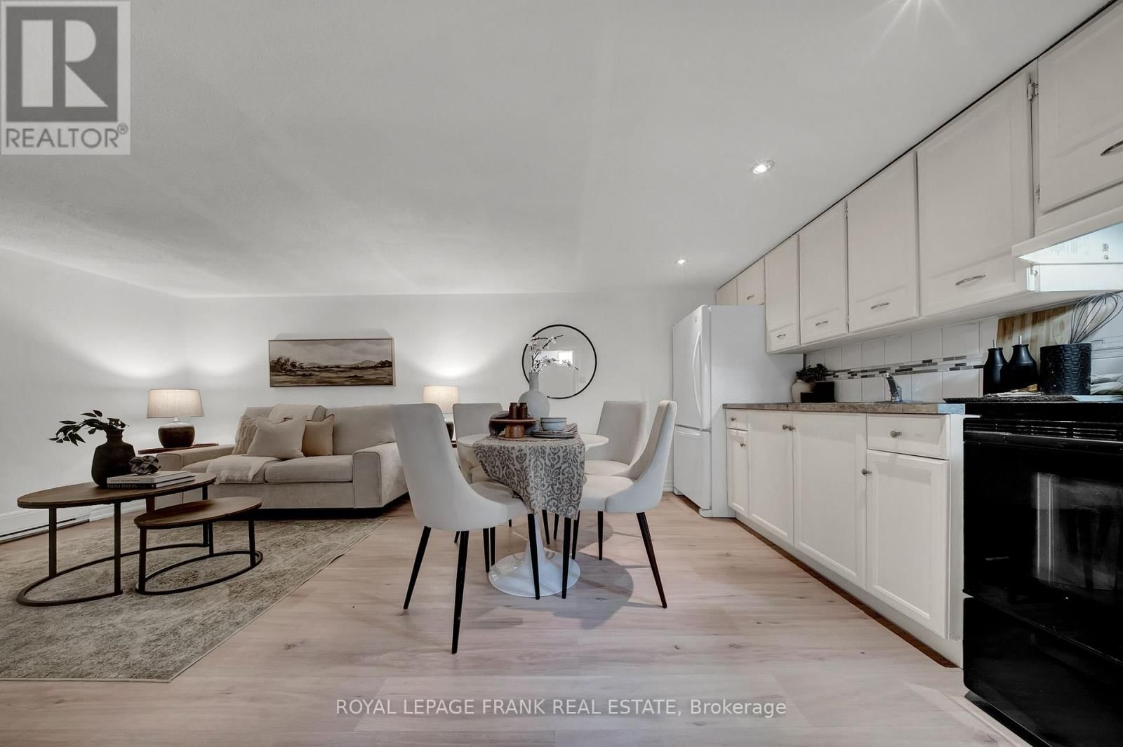 590 TALBOT COURT Image 23