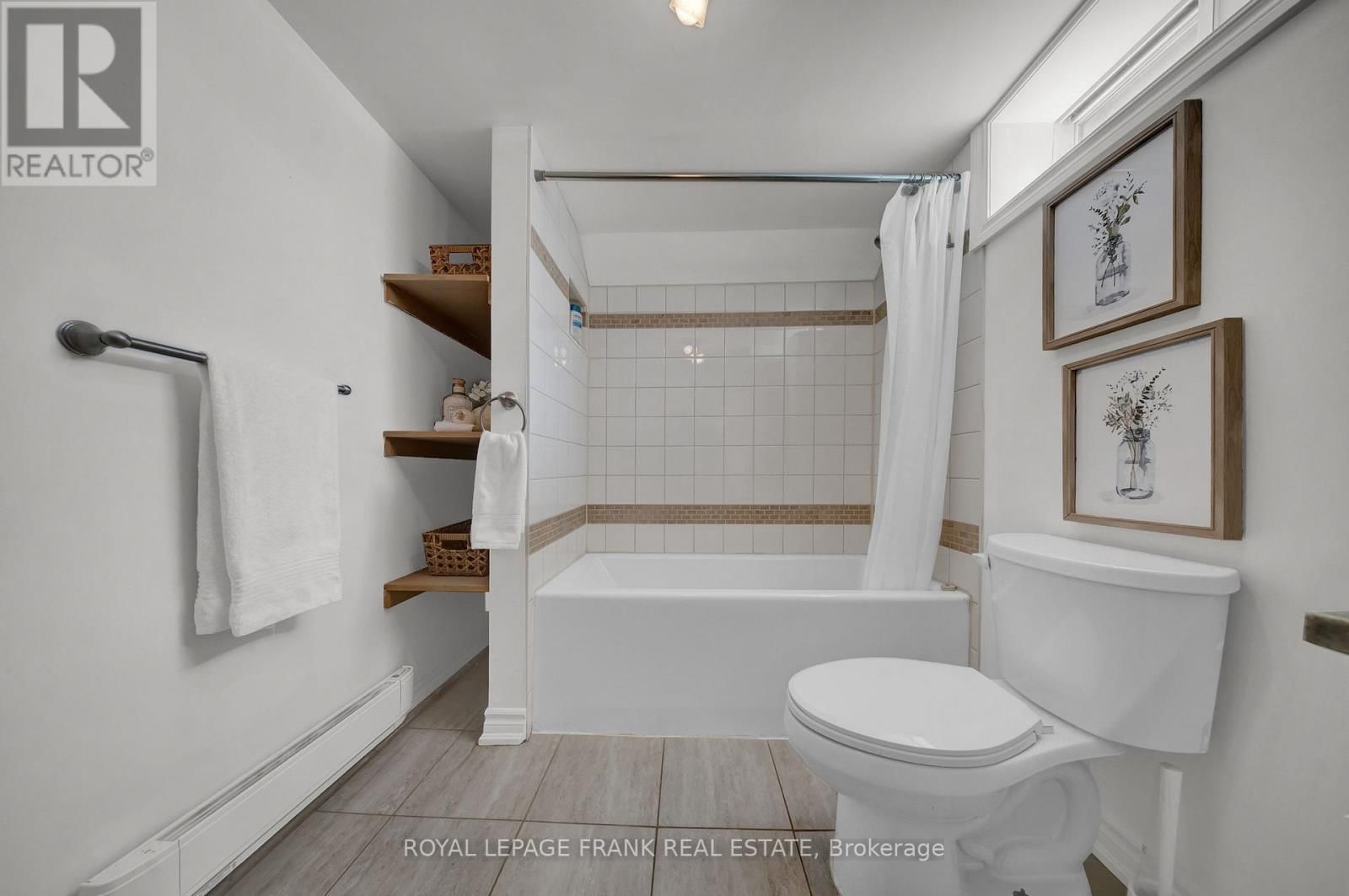 590 TALBOT COURT Image 26