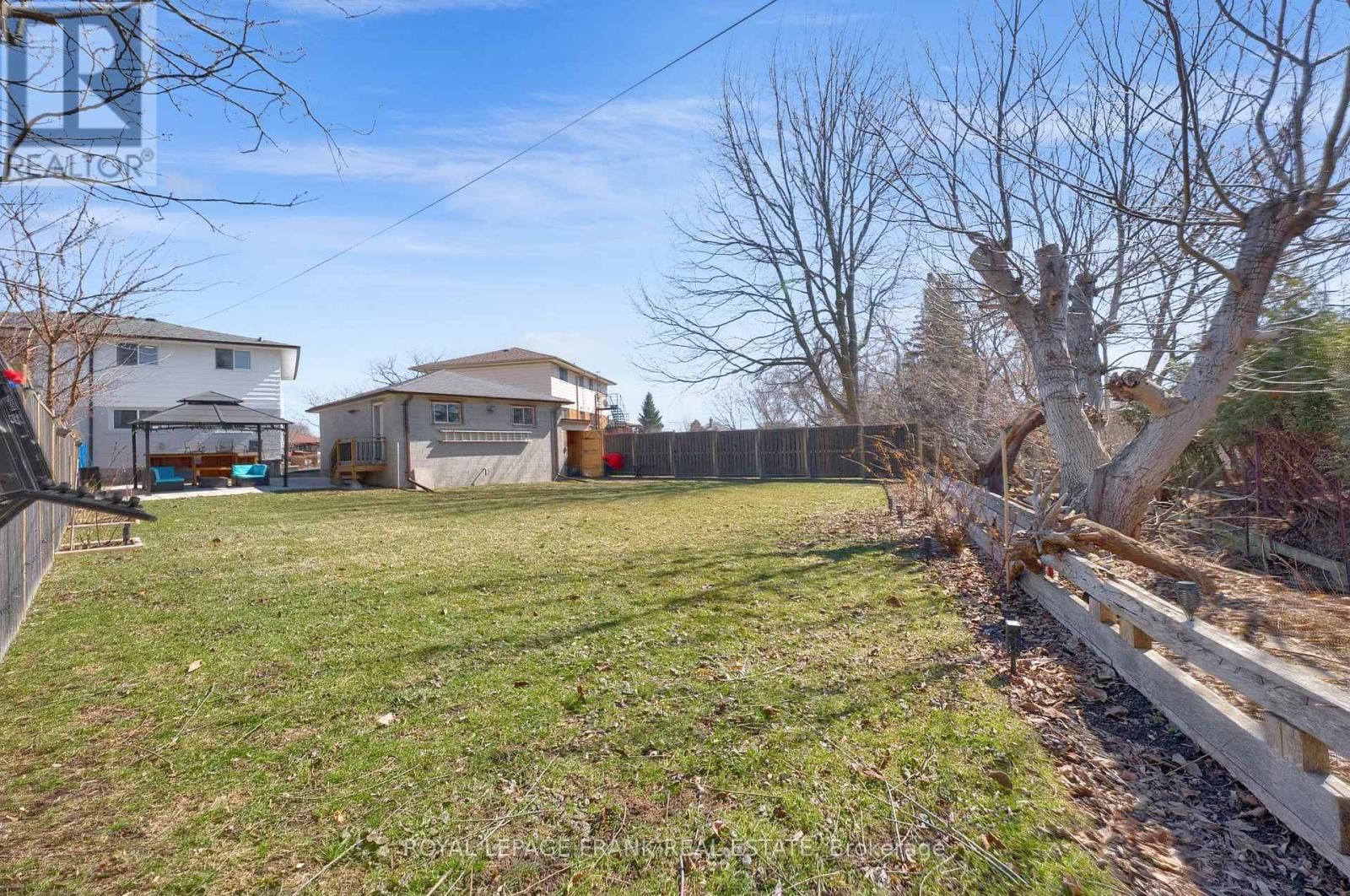 590 TALBOT COURT Image 28