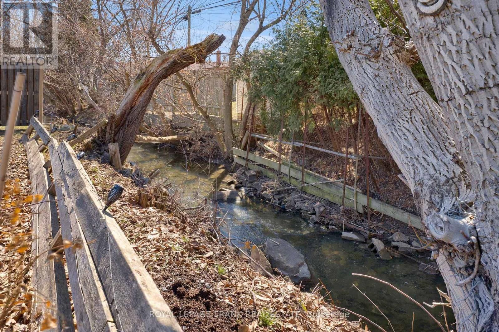 590 TALBOT COURT Image 30