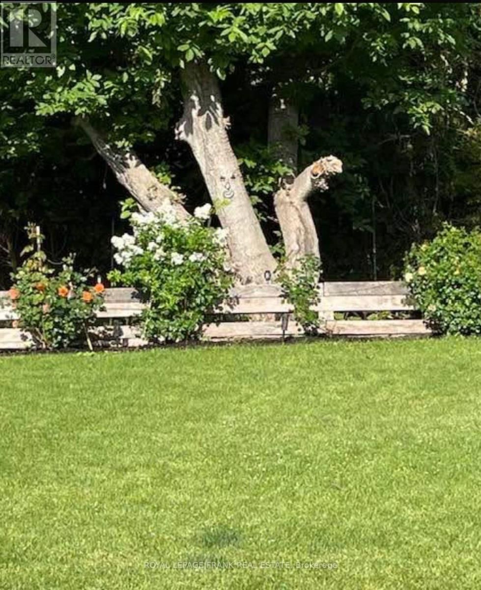 590 TALBOT COURT Image 36