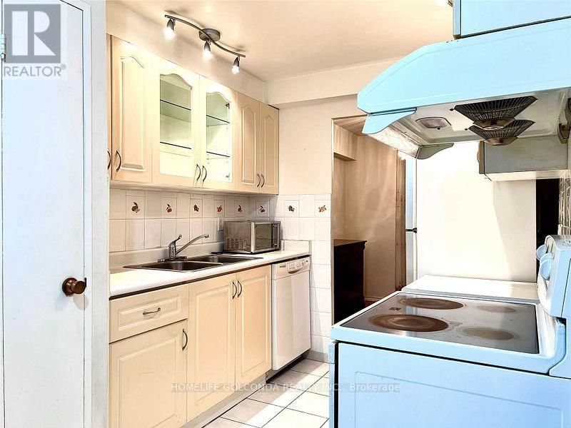 1004 - 2721 VICTORIA PARK AVENUE Image 11