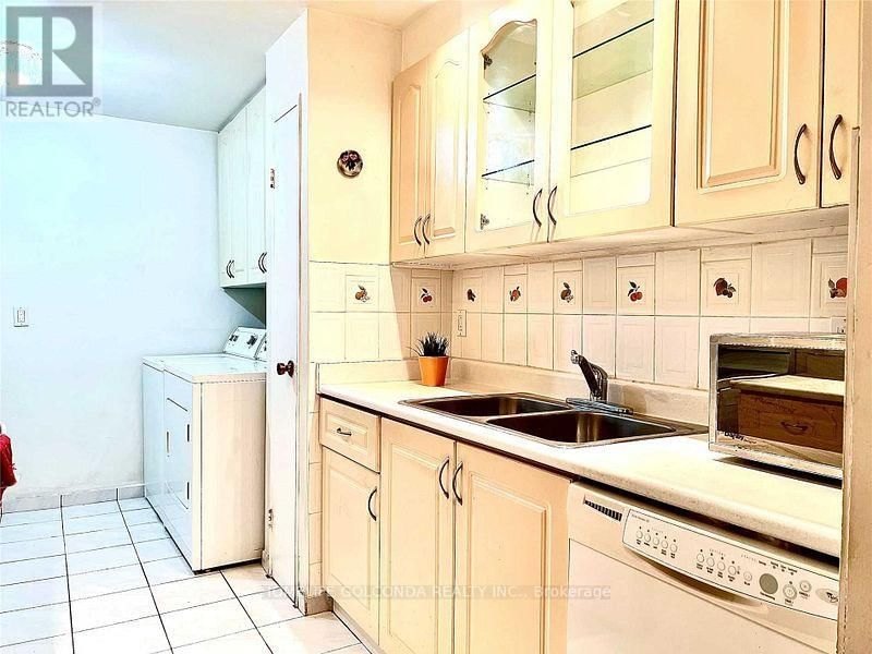 1004 - 2721 VICTORIA PARK AVENUE Image 13